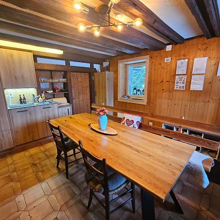 Petit Chalet Rustique Et Bucolique Bovernier Екстер'єр фото