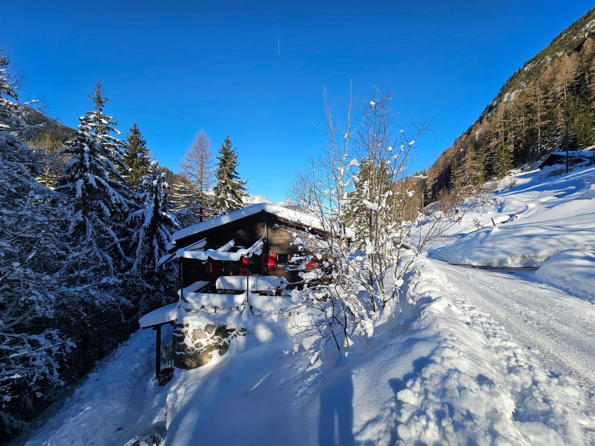 Petit Chalet Rustique Et Bucolique Bovernier Екстер'єр фото